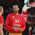 Nikola Milutinov izašao na zagrevanje na parketu Arene: Odmah je otišao do dvojice košarkaša Crvene zvezde