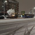 (Foto, video) Zimska služba u Novom Sadu radi bez prekida: Na terenu 300 radnika i 60 vozila; evo kako izgleda u Rumenačkoj…