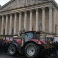 Francuski poljoprivrednici prekinuli blokadu autoputa: Protesti zbog Merkosura se šire Evropom