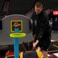 Jokić oduševio decu na Specijalnoj olimpijadi! Njegov gest je dirnuo celu planetu! Srbin pokazao koliko srce ima, pogledajte…
