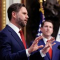 Wall Street u čudu zbog Trumpovih berzanskih poslova, Vance odbacuje kritike