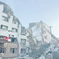 Četvoro dece stradalo, četrdeset povređeno, nastavlja se potraga ispod ruševina