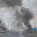 Horor snimak iz okoline Pančeva! Vatra guta autobus, ljudi se jedva evakuisali: "Počelo je da dimi, pa..."