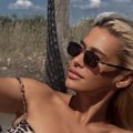 Nataša Bekvalac se ovakva sunča u Španiji Stegla grudi: Evo kako izgleda nakon vađenja silikona (foto)