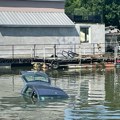 Izvadili automobil koji je 4 godine bio u reci, a ono što su pronašli u njemu je šokiralo mehaničare: Iza svega se krije…