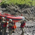 U Kini, na granici sa Nepalom, u klizištu poginulo 16 osoba, 546 nestalo