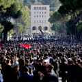 Nastavljeni protesti u Tirani, demonstranti uzvikuju: „Došao vam je kraj“
