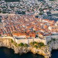 Za vučenje kofera na točkiće starim jezgrom Dubrovnika, kazna 265 evra