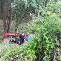Prevrnuo se traktor, nastradao vozač: Tragedija kod Kragujevca