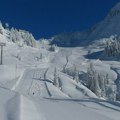 Četrnaestogodišnji dečak poginuo u nesreći na skijanju: Sleteo sa nasipa od 25 metara