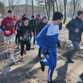 Kao u Central parku u Njujorku: Zrenjaninci kroz trčanje prkose snegu i niskim temperaturama (foto)