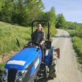 Dečak koji je svome selu doneo asfalt - Strahinji je predsednik lično obećao put u Goločevini