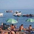 Zabranjeno kupanje na dve plaže u CG! Istaknuta crvena zastavica, a nije zbog talasa - razlog je mnogo gori