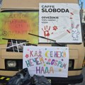 „Spajdermen“ leči umorne studente tokom blokade Mosta slobode