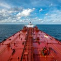 Obalska straža UAE evakuisala 24 osobe sa naftnog tankera nakon sudara