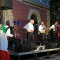 Folklorna muzička grupa „Morescanova” u somboru Zvuci s juga Italije u atrijumu Županije