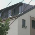 Nadograđena prostorija na krovu zgrade u Zemunu i dalje stoji, upravnica kaže - narušena konstrukcija krova i statika zgrade