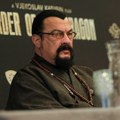 Sigal nam otkriva da li koristi srpski pasoš: Iz Holivuda se uputio na selo, poveo i sina pa se bacio na paprike