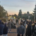 Stanovnici Jajinaca ponovo blokirali Avalski put: Već peti dan nemaju vodu