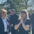Suzana Jovanović se kroz jecaje obratila okupljenima nakon pomena Saši Popoviću: Jedva izustila nekoliko reči