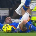 Због оваквих ствари многи мрзе Реал Мадрид: намерно ударио ривала коленом у главу, није добио ни жути картон