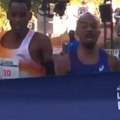 Najluđi finiš maratona u istoriji! Zaostajao za rivalom, pa ga pred ciljem prestigao i slavio za 0,01 sekundu!