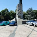 Pomoć za hrabru Miu: Humanitarni auto skup u centru Kraljeva