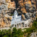 Crnogorci krenuli na Ostrog; Manastir je ugrožen?