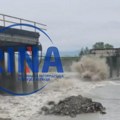 Jeziv snimak pobesnele reke, voda odnela još jedan most preko Zapadne Morave: Potpuno presečen put između dva čačanska…