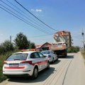 Policija i hitna pomoć u Rakovici: Intervencija na objektu sagrađenom preblizu dalekovoda