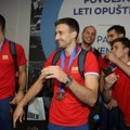 Košarkaši Srbije dočekani u Beogradu! Aerodromom odzvanjalo "šampioni, šampioni"