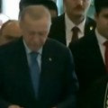 Šta radiš to, čoveče!? Snimak Erdogana sa telohraniteljem obišao svet, Turska u neverici! (video)