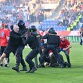 Haos posle finala koje je rešio Srbin: Maksirani huligani uleteli uleteli na teren i nastala je brutalna tuča!