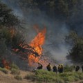 Širi se šumski požar kod Los Anđelesa: Ugroženo jezero i naselje sa 19.000 ljudi