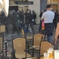 Isplivao snimak tuče srpskih navijača i policije! Letele flaše, pa usledila brutalna reakcija! Došlo je i do hapšenja…