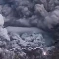 Gromovi, munje i oblaci pepela: Erupcija vulkana na Kamčatki /foto, video/