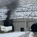 Eksplozija u tunelu, ima mrtvih; Ljudi su zarobljeni: "Mogao bi da se uruši svakog trenutka" FOTO/VIDEO