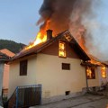 Požar u centru starog Priboja, gorela kuća požar se proširio (VIDEO)