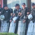 SNS u Zaječaru organizuje sednicu Skupštine uprkos odluci suda: Kordon policije nalazi se ispred zgrade, unutra je i privatno…