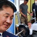 On nije samo predsednik države, već i snagator! Ima 58 godina i kao od šale diže 100 kg, pojavio se snimak