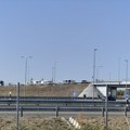 TEŠKA SAOBRAĆAJKA NA PETLJI KA DRENOVCU: Obustavljen saobraćaj, hitna pomoć na terenu