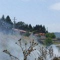 Zaustavljen požar kod Novog Naselja u Bujanovcu, pomogli meštani i policija (video)
