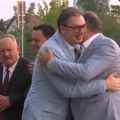 Vučić i Dodik u Leskovcu: "a sad nas slobodno zezajte što smo slučajno obukli sakoe istih boja" (foto)