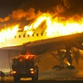 Putnici viču u panici, vatra guta prozore: Dramatični snimci iz aviona koji se zapalio u Tokiju