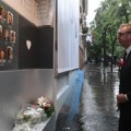 "Učinićemo sve da se kao zemlja uzdignemo posle ovog užasa" Predsednik Vučić položio cveće u školi "Vladislav Ribnikar"…