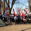 Studenti koji žele da uče dočekali još jedno jutro u Pionirskom parku: Ne idemo dok se zahtevi ne ispune