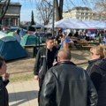 Uživo Studentima u Pionirskom parku se pridružile kolege iz Novog Sada: Hoćemo da učimo FOTO