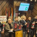 UŽIVO: Ispred Skupštine Novog Sada kordon u opremi za demonstracije, za sada mirno