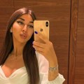 Udala se unuka Tozovca Jovana zablistala u ne tako klasičnoj venčanici, a muž joj je kao Apolon (foto)
