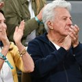 Holivudska zvezda na nogama zbog Novaka: Dastin Hofman i dug aplauz za Đokovića na Rolan Garosu